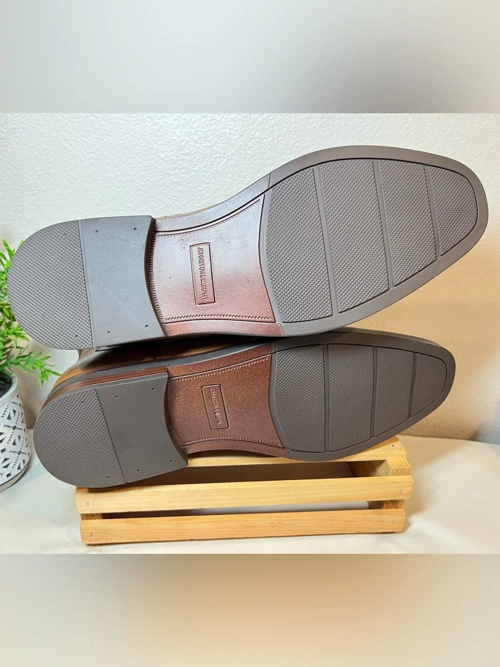 Johnston & Murphy sleek tan